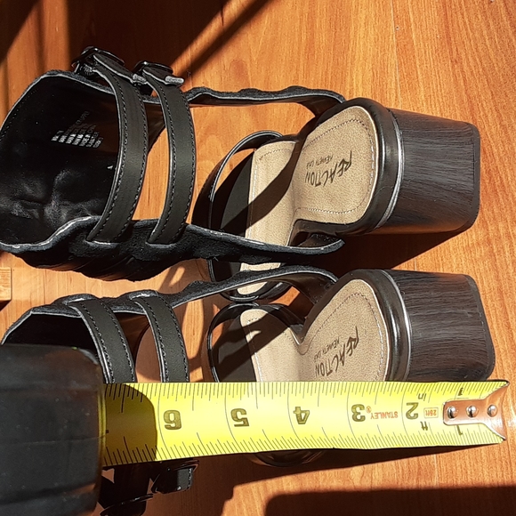 Kenneth Cole Reaction black sandal - Picture 3 of 10